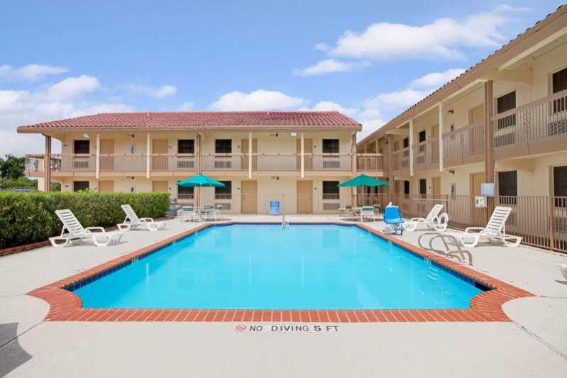 Westfield Red Roof Inn Houston North - Fm1960 & I-45 المظهر الخارجي الصورة